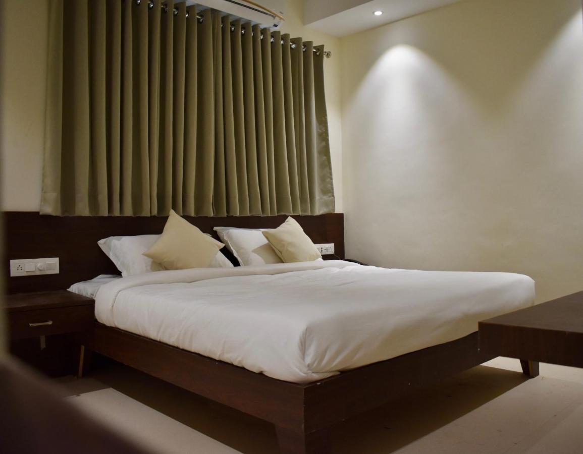 Hotel Vrindavan Palace Indore Exterior foto
