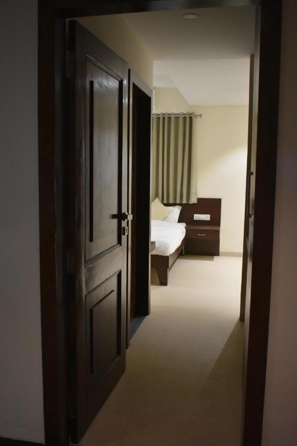Hotel Vrindavan Palace Indore Exterior foto